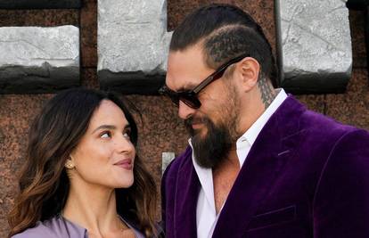 Jason Momoa s djevojkom je zablistao na premijeri filma: Razmjenjivali su nježne poglede