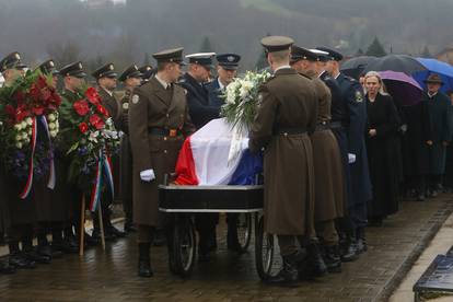 Novigrad na Dobri: Sprovod generala Pavla Miljavca