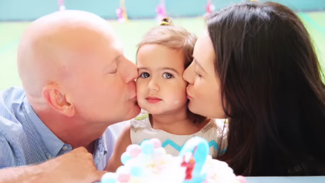 Supruga Brucea Willisa dirljivim videom raznježila pratitelje: Kći Mabel proslavila je 11 rođendan