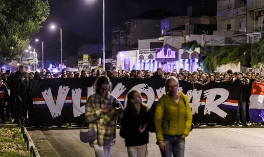 FOTO Torcida održala mimohod u čast žrtvama Vukovara: Palili lampione duž Vukovarske ulice