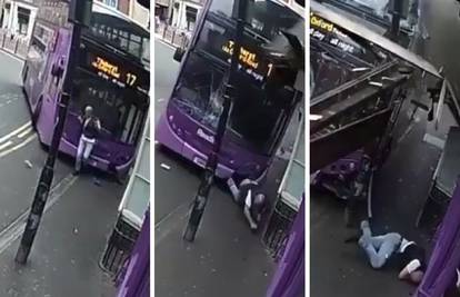 Strašno: Bus 'pokupio' pješaka, muškarac ustao i ušetao u pub