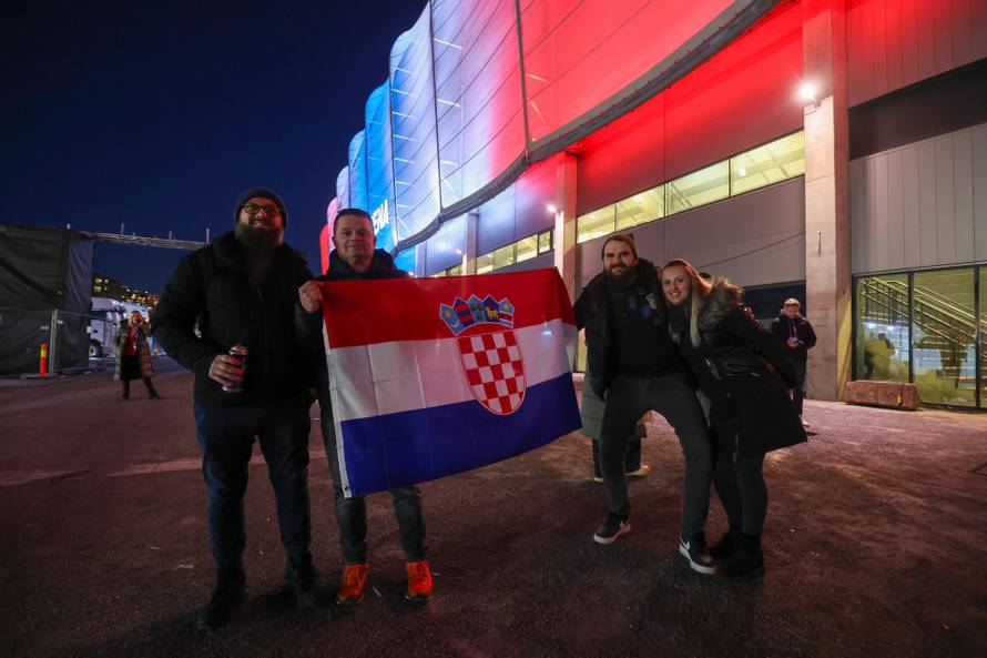 Navijači ispred Unity Arene u Oslu gdje reprezentacija ima trening