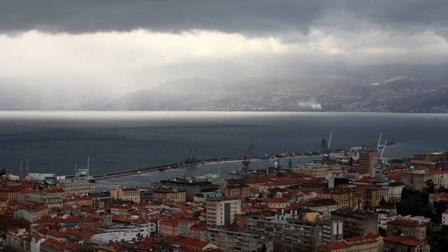 Rijeka: Tamni oblaci nad Kvarnerom