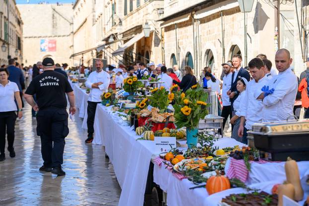 Dubrovnik: Tradicionalna Dubrovačka trpeza na Stradunu