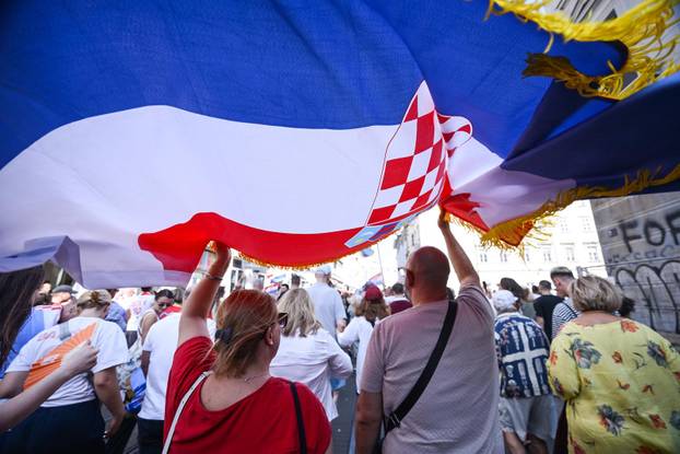 Glavni trg u Zagrebu prepun prosvjednika zbog opasnog otpada u Lici