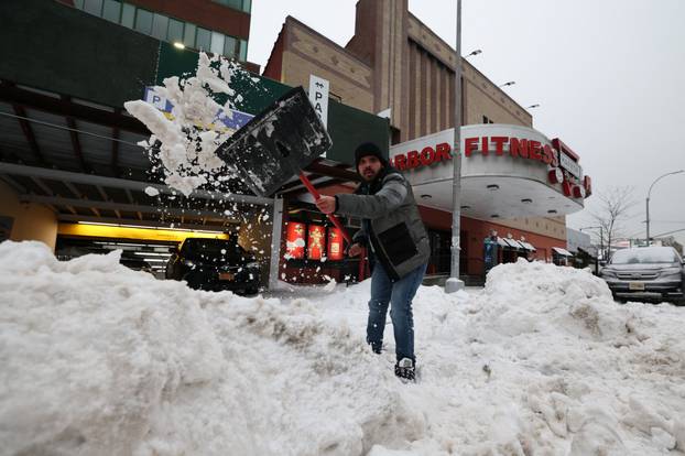 Major winter storm spreads across a large swath of the United States