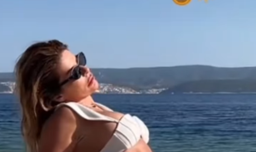 Zgodna do bola! Mama Renata se skinula u kupaći kostim i poručila: Uvuci trbuh, plitko diši