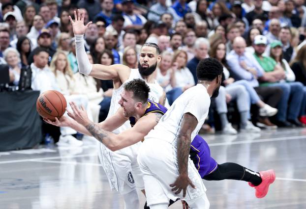 NBA: Los Angeles Lakers at Dallas Mavericks