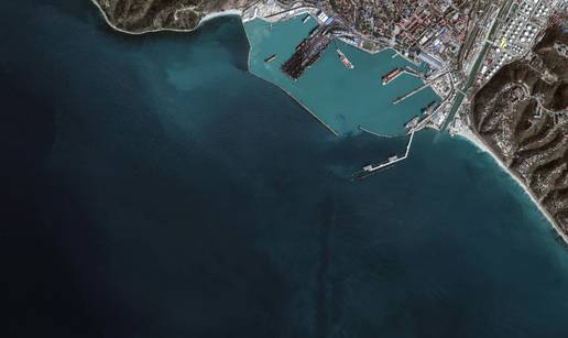 Ukrajinski dronovi napali ruske rafinerije i luku: Izbio po&zcaron;ar