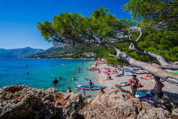 Kamen Brela i plaža Punta Rata  