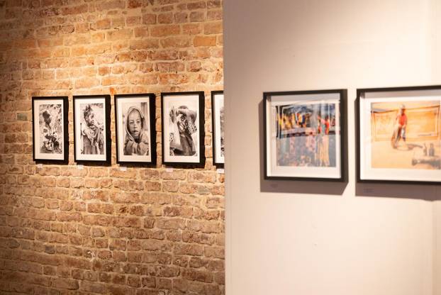 Osijek: Svečano otvorenje izložbe fotografija fotoreporterke Pixsella Emice Elveđi "Srce za Afriku"