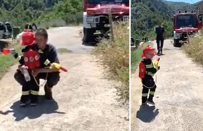 VIDEO Mali Tomo pomogao tati ugasiti požar: 'Nisam ni znao da dolazi. On jako voli vatrogasce'