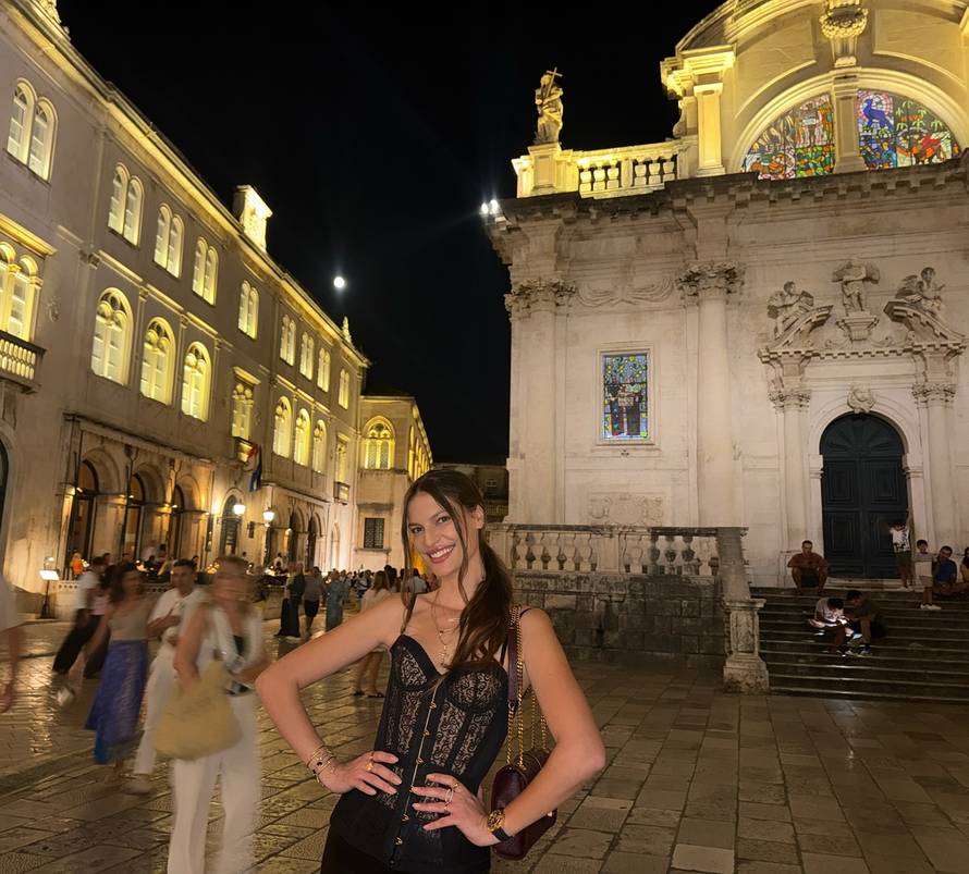 Hrvatica očarala u Veneciji: Radić se 'stisla' uz Ambrosio, no svi su gledali našu manekenku
