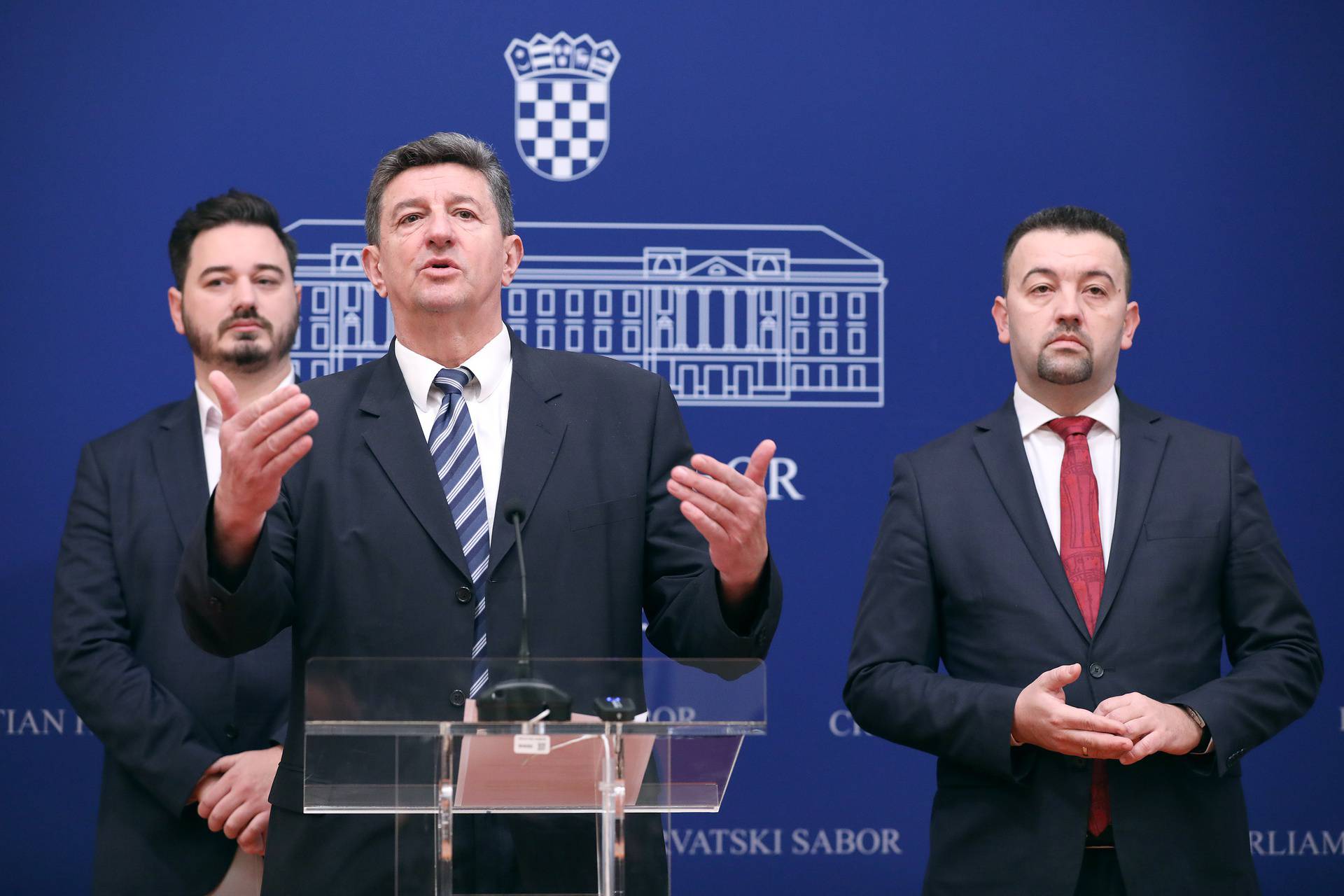 Zagreb: Pavliček i Sačić o regrutaciji hrvatskih policajaca u Srbiji