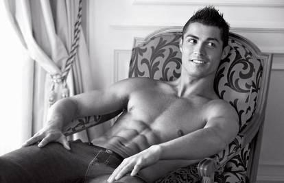 Ronaldo pokazao trbušne mišiće u reklami za Armani