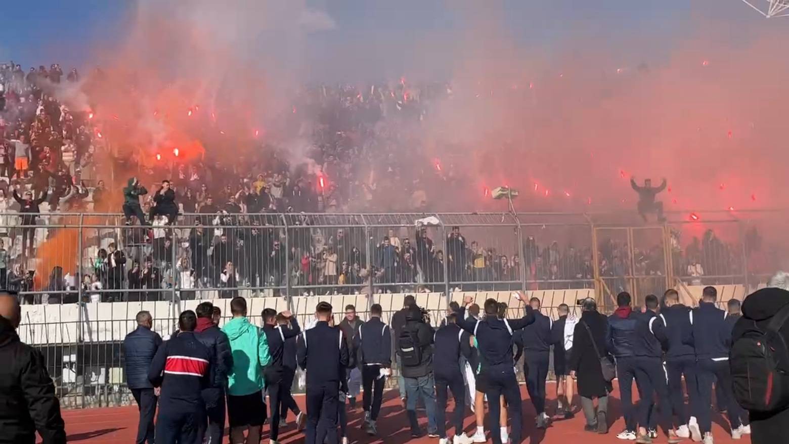 Tisuće su dočekale hajdukovce! Junior mahao bakljom, Torcida skandirala dvojici junaka 'bilih'