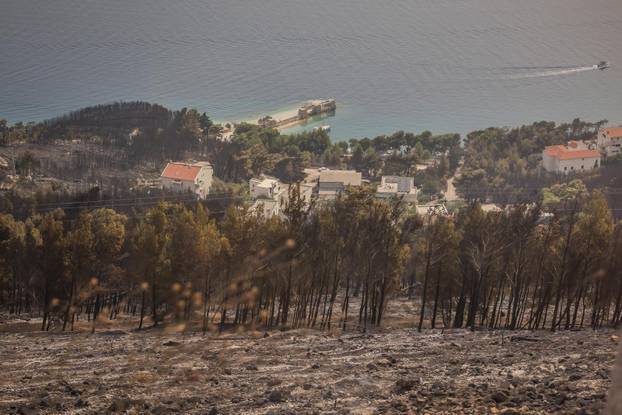 Opožareni Omiš i okolica 
