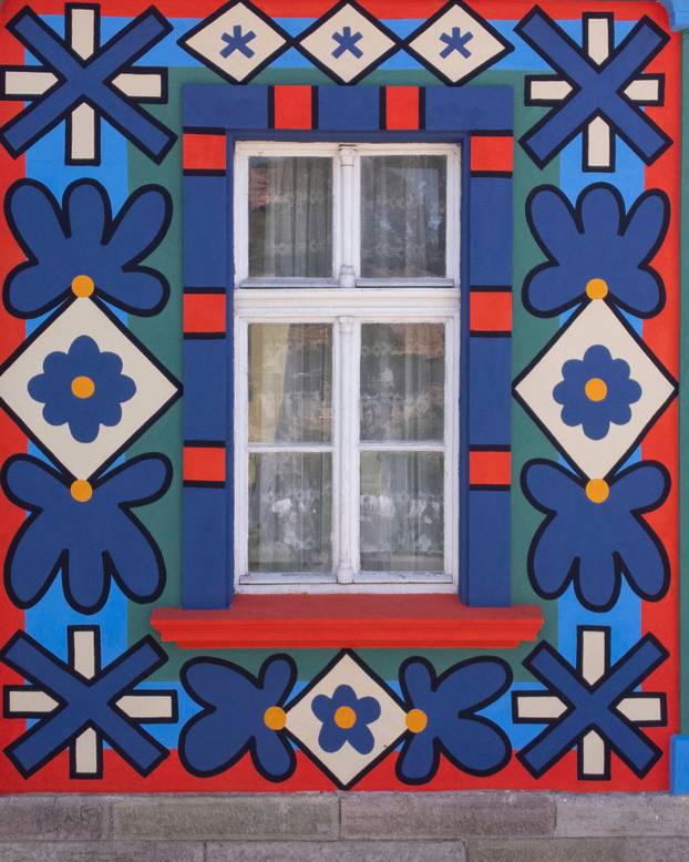 FOTO Grad pretvoren u galeriju: Pogledajte predivne murale na kućama i zgradama u Čačku