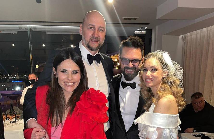 Kum Dino Rađa objavio prvu fotku Albe, kćeri Graše i Hane