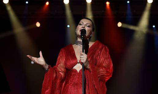 FOTO Nina Badrić rasplamsala je emocije na koncertu u Lisinskom