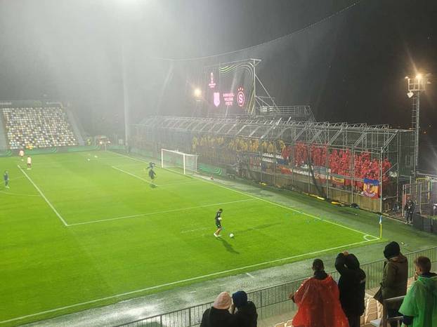 FOTO Nezapamćeni potop na Rujevici! Pogledajte zašto se utakmica nije mogla završiti