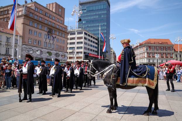 Proslava Dana grada Zagreba uz Kravat pukovniju na glavnom Trgu