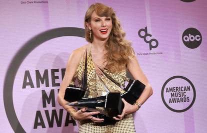 Album Taylor Swift 'Red' star 10 godina osvojio je nagradu za najbolji album u 2022. godini