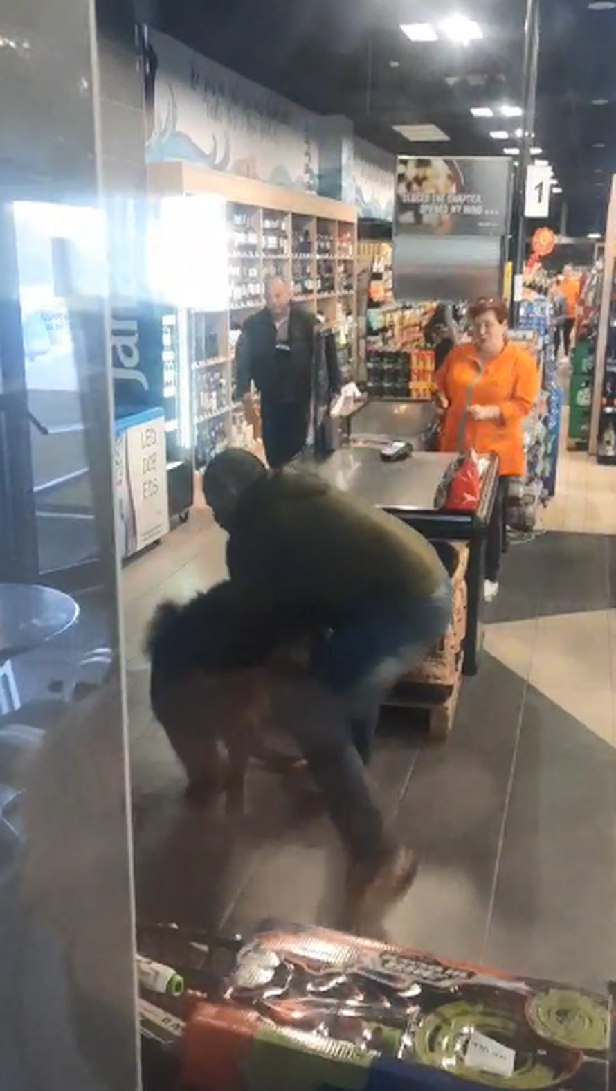 Nevjerojatna snimka s Krka! Kuda idu divlje svinje? U dućan: 'Ma ja to već vidim na ražnju'