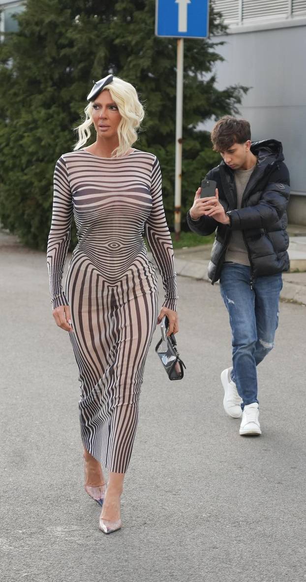 Beograd: Jelena Kareluša dolazi na snimanje emisije "Pinkove zvezde"