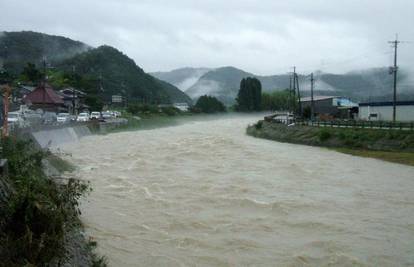 Tajfun je pogodio zapadni Japan, 12 ljudi poginulo