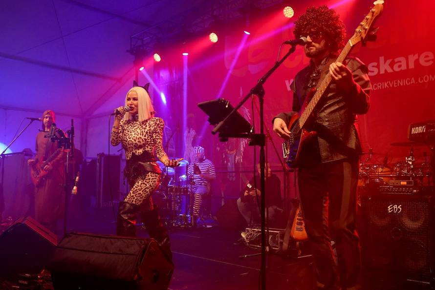 Maja Šuput održala koncert u Crikvenici povodom maškara