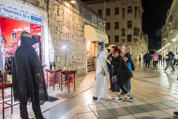 Split: Otvorenje “Vampirica Olja Museuma”