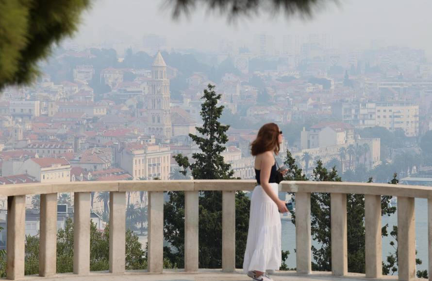 Split  prekriven dimom zbog požara kod Tomislavgrada