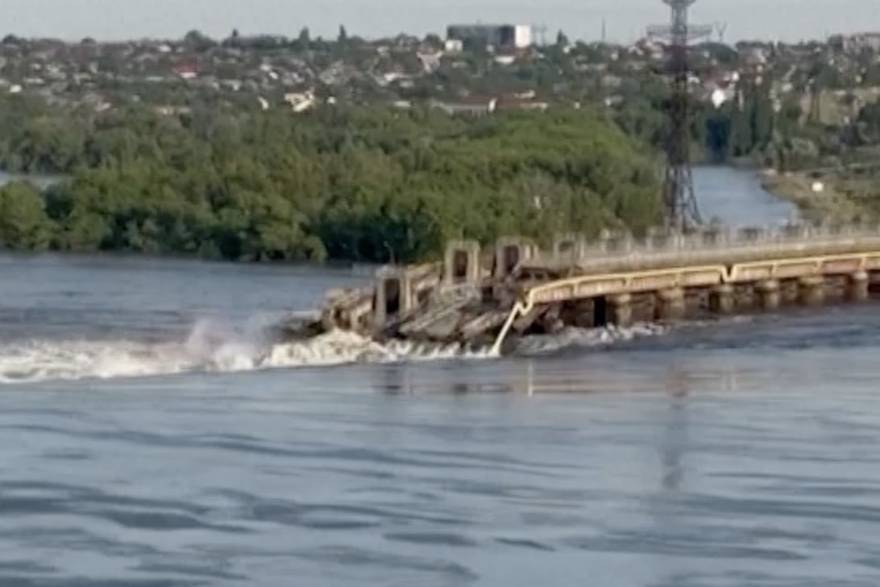 Zbog uništenja brane u Hersonu poplavljeno 10 naselja, evakuirano 16 tisuća ljudi