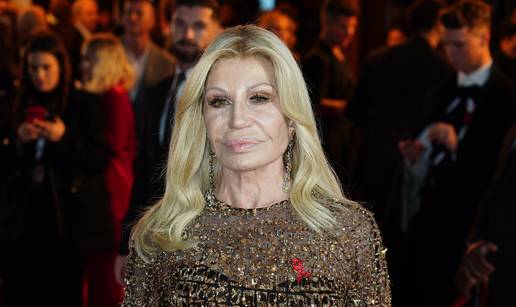 Donatella Versace povukla se iz brenda, više neće biti kreativna direktorica: 'Bila je velika čast'