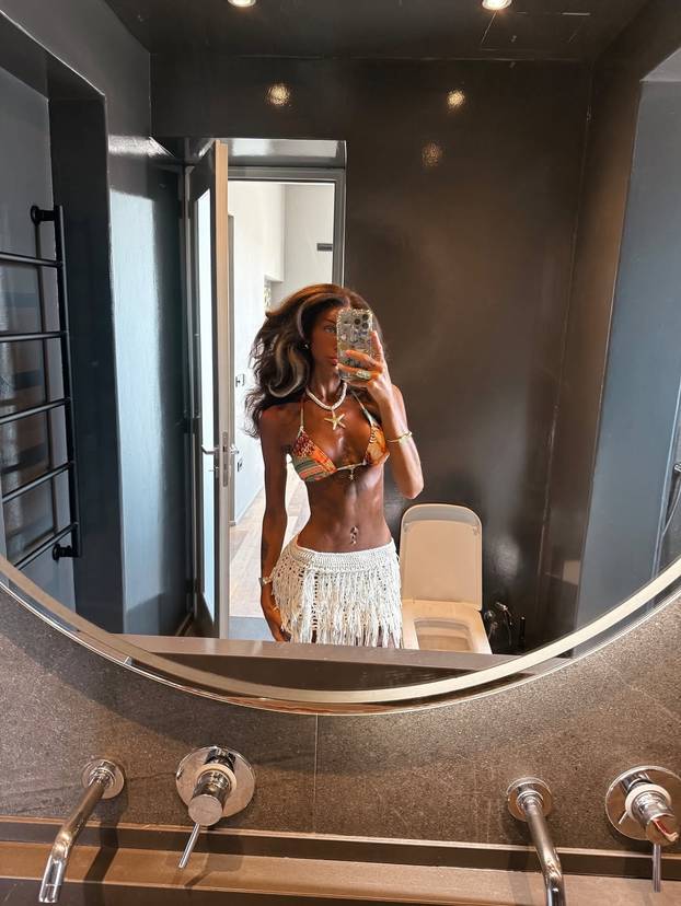 FOTO Govore joj da je crnkinja: Irkinja je opsjednuta solarijem, a ima i jako uzak struk...