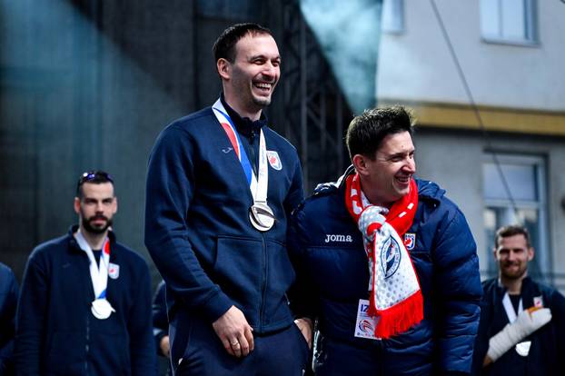 Zagreb: Hrvatska rukometna reprezentacija stigla na svečani doček na Trgu bana Josipa Jelačića