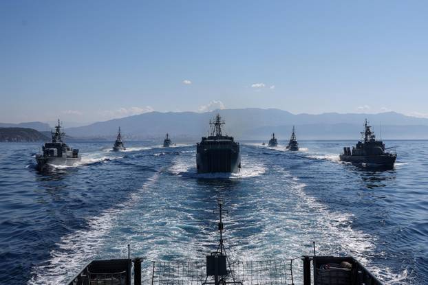 Split: Vježba Hrvatske ratne mornarice za vojni mimoplov