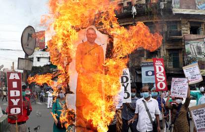 Prosvjedi u Indiji: Vlada spalila tijelo žrtve grupnog silovanja...
