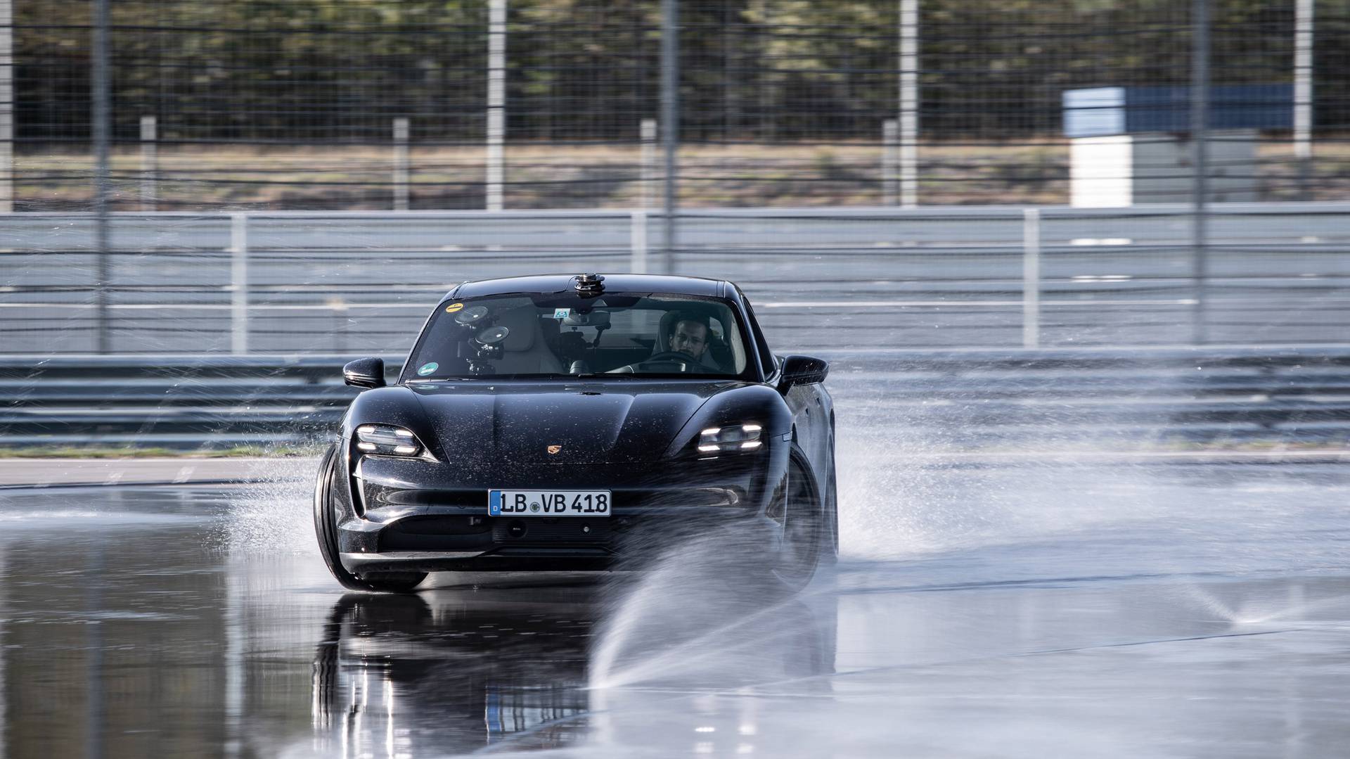 Porsche Taycan najdužim driftom srušio svjetski rekord