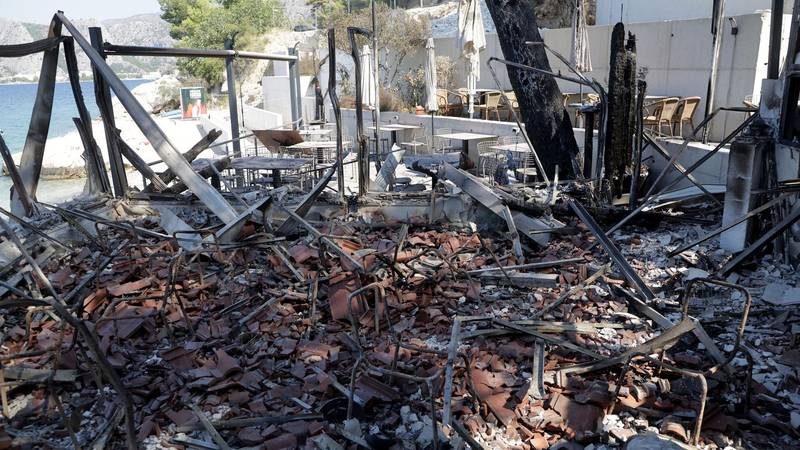 FOTO Kao da je pala bomba. Ovo su posljedice jednog od najgorih požara u Hrvatskoj