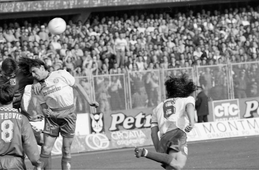 Zagreb: NK Croatia i HNK Hajduk na stadionu u Maksimiru, 24.03.1996.