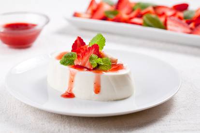 Lagana panna cotta s jagodama