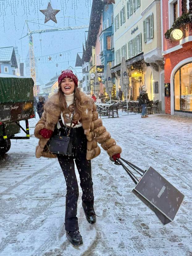 FOTO Skijanje, fina hrana i jako kratka haljinica: Evo kako se Severina provodi u Austriji