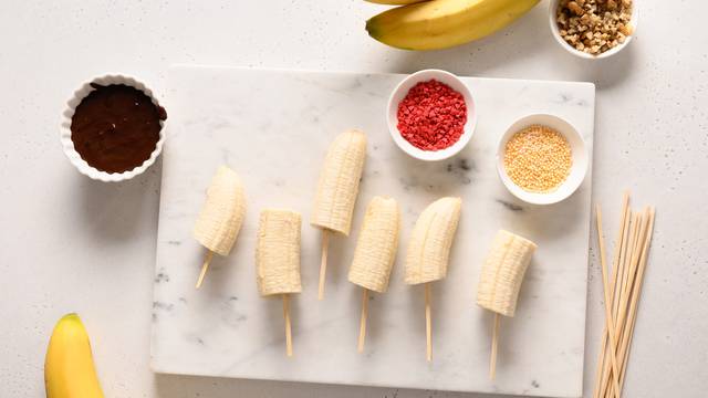 Fine ledene lizalice od banana: Desert koji djeca naprave sama