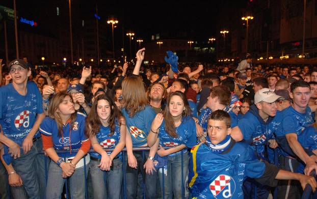 ARHIVA - Nogometaši Dinama na Trgu bana Jelačića s navijačima proslavili naslov prvaka Hrvatske, 19.05.2007.