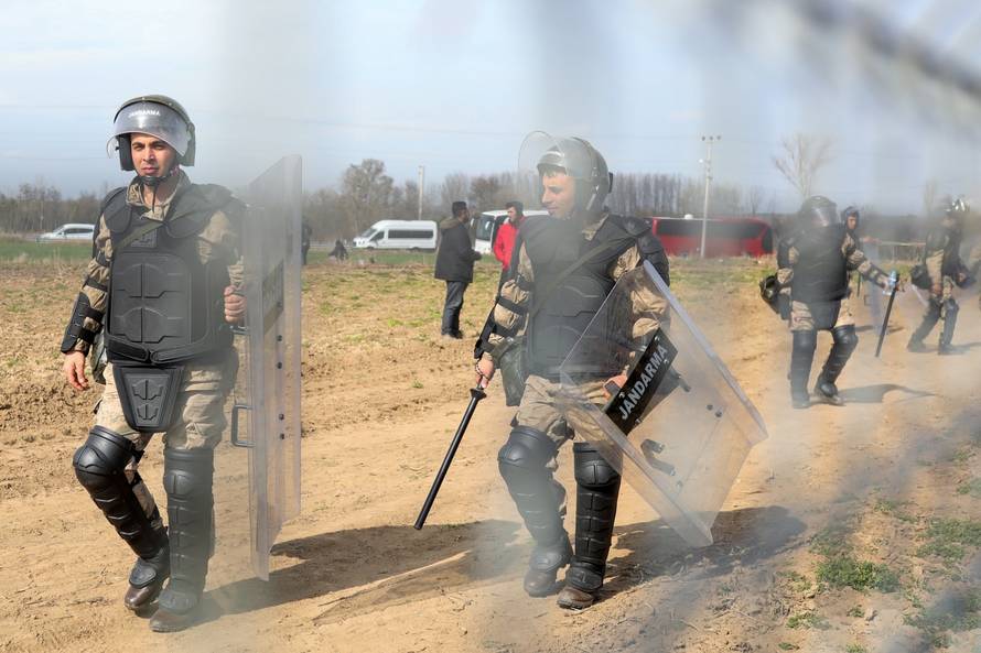 Migranti na graničnom prijelazu Pazarkule između Turske i Grčke