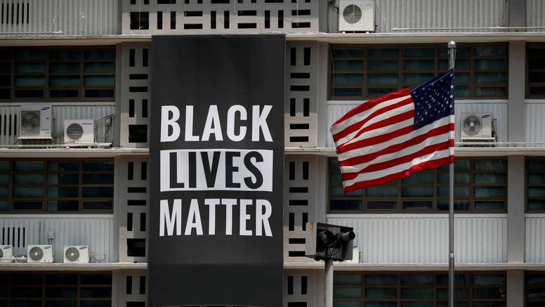 Seul: Transparent 'Crni životi su važni' skinuli su s ambasade