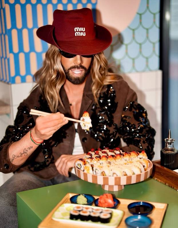 FOTO Raskošna večera i puštena kosa: Pogledajte kako se Marko Grubnić sredio za izlazak...