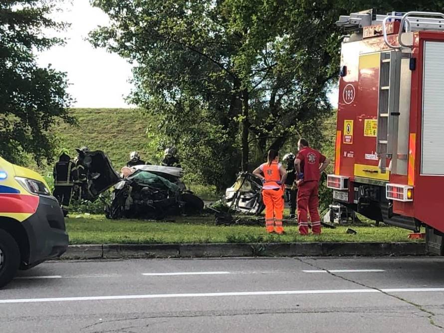 Stravična nesreća na Jarunu: Jedan mrtav u smrskanom autu